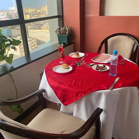 Hemak Suites Nairobi Buitenkant foto