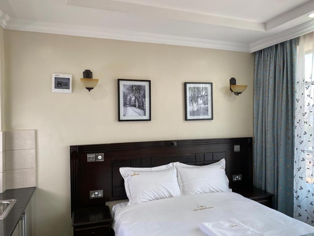Hemak Suites Nairobi Buitenkant foto