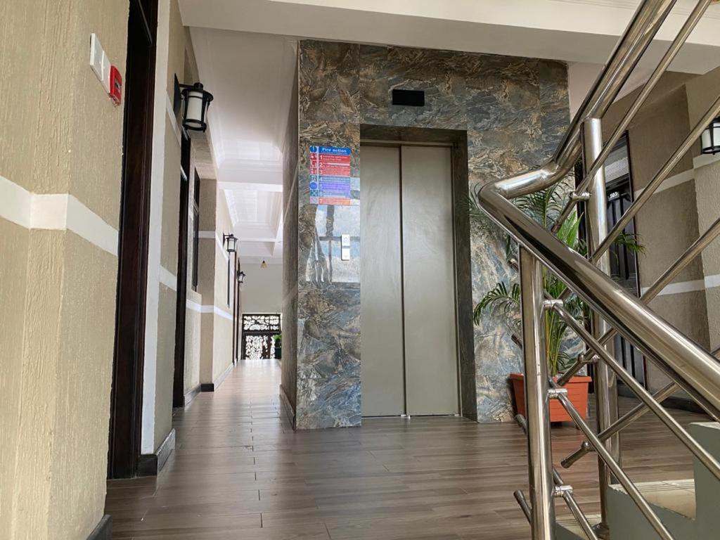 Hemak Suites Nairobi Buitenkant foto