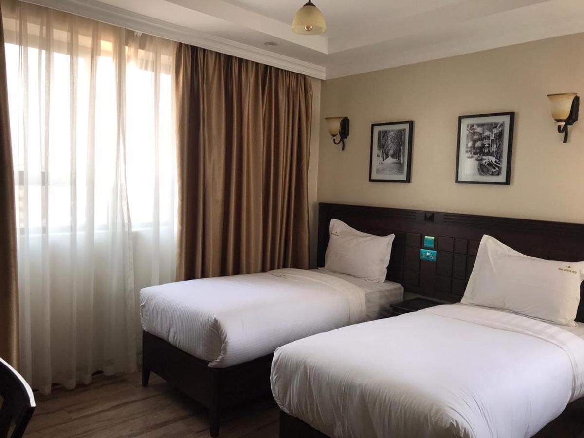 Hemak Suites Nairobi Buitenkant foto