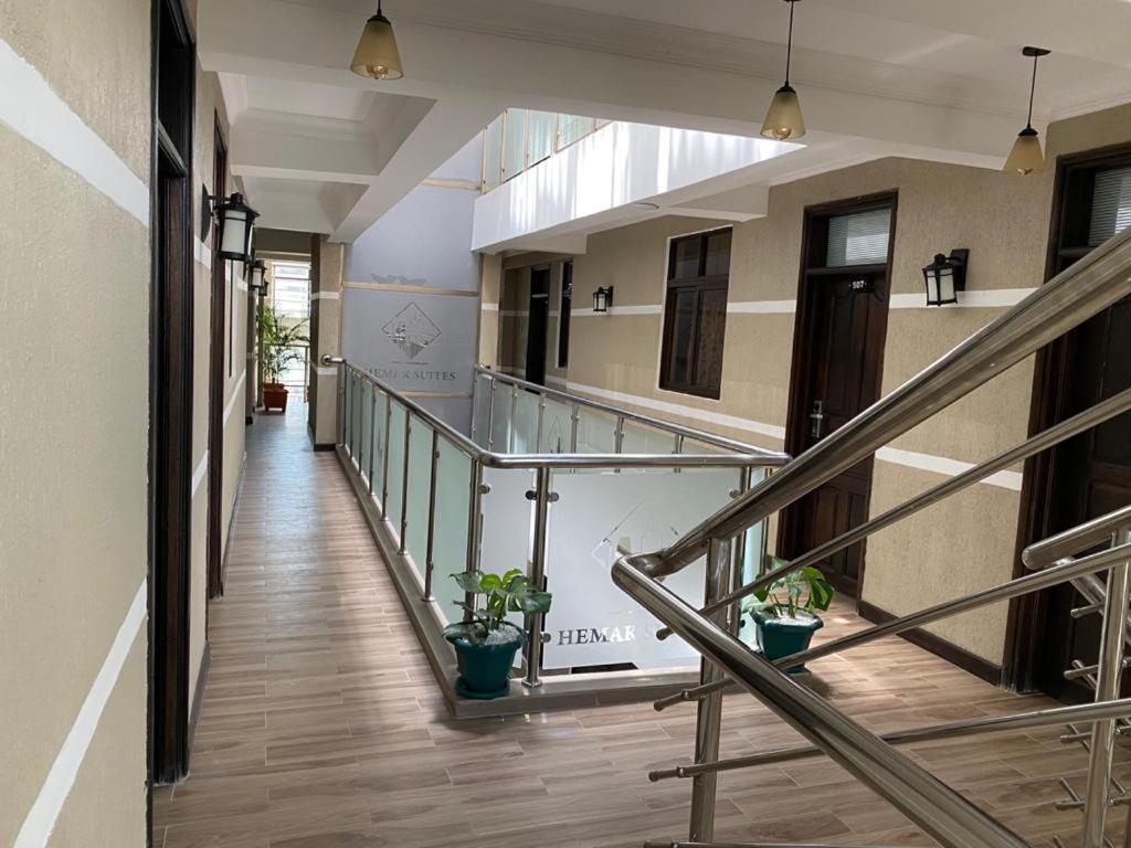 Hemak Suites Nairobi Buitenkant foto