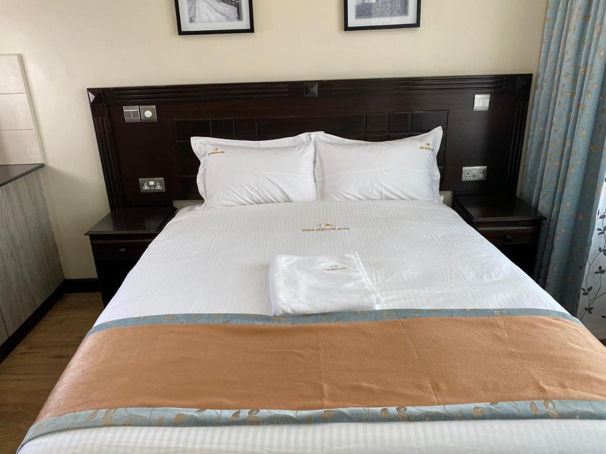 Hemak Suites Nairobi Buitenkant foto