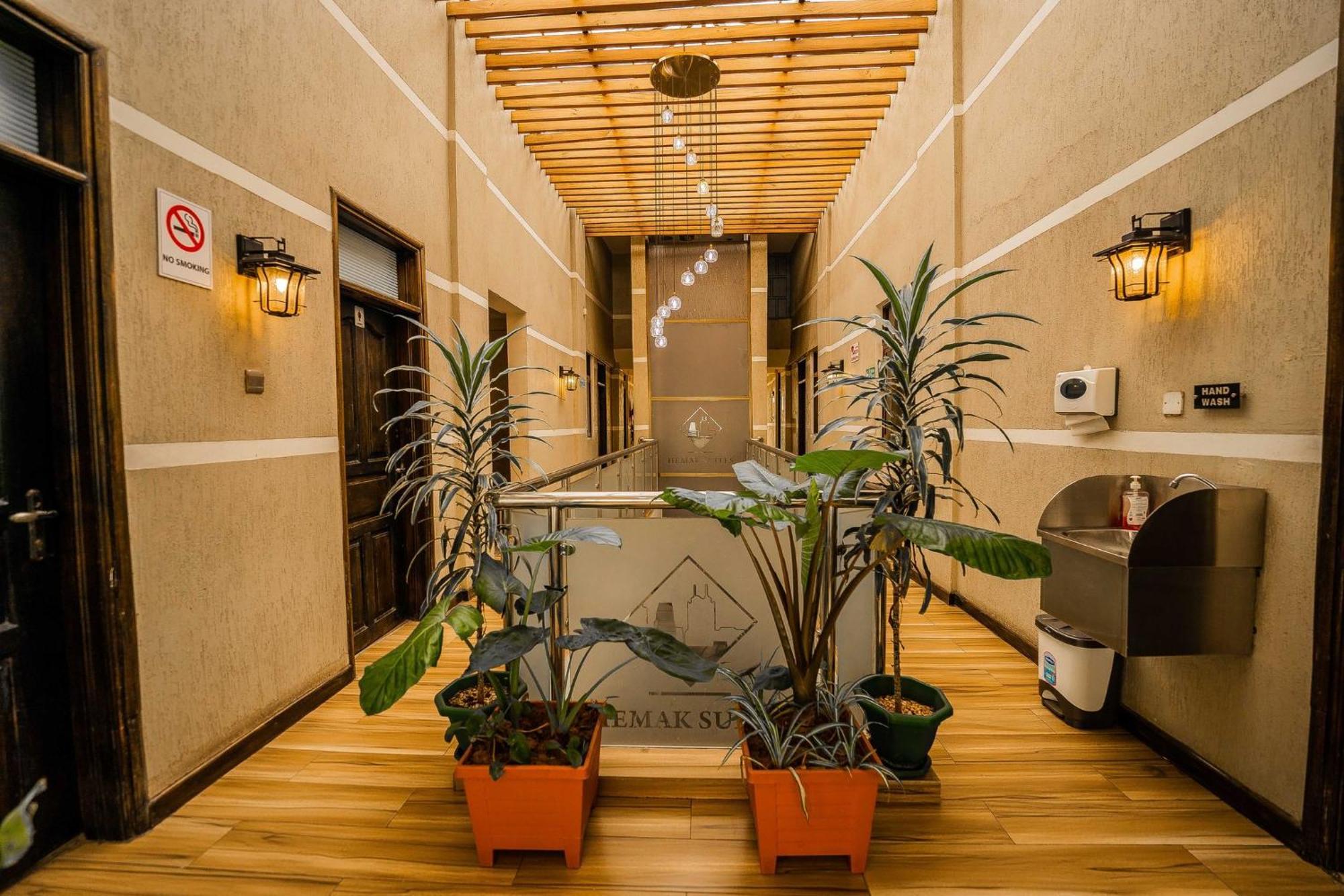 Hemak Suites Nairobi Buitenkant foto