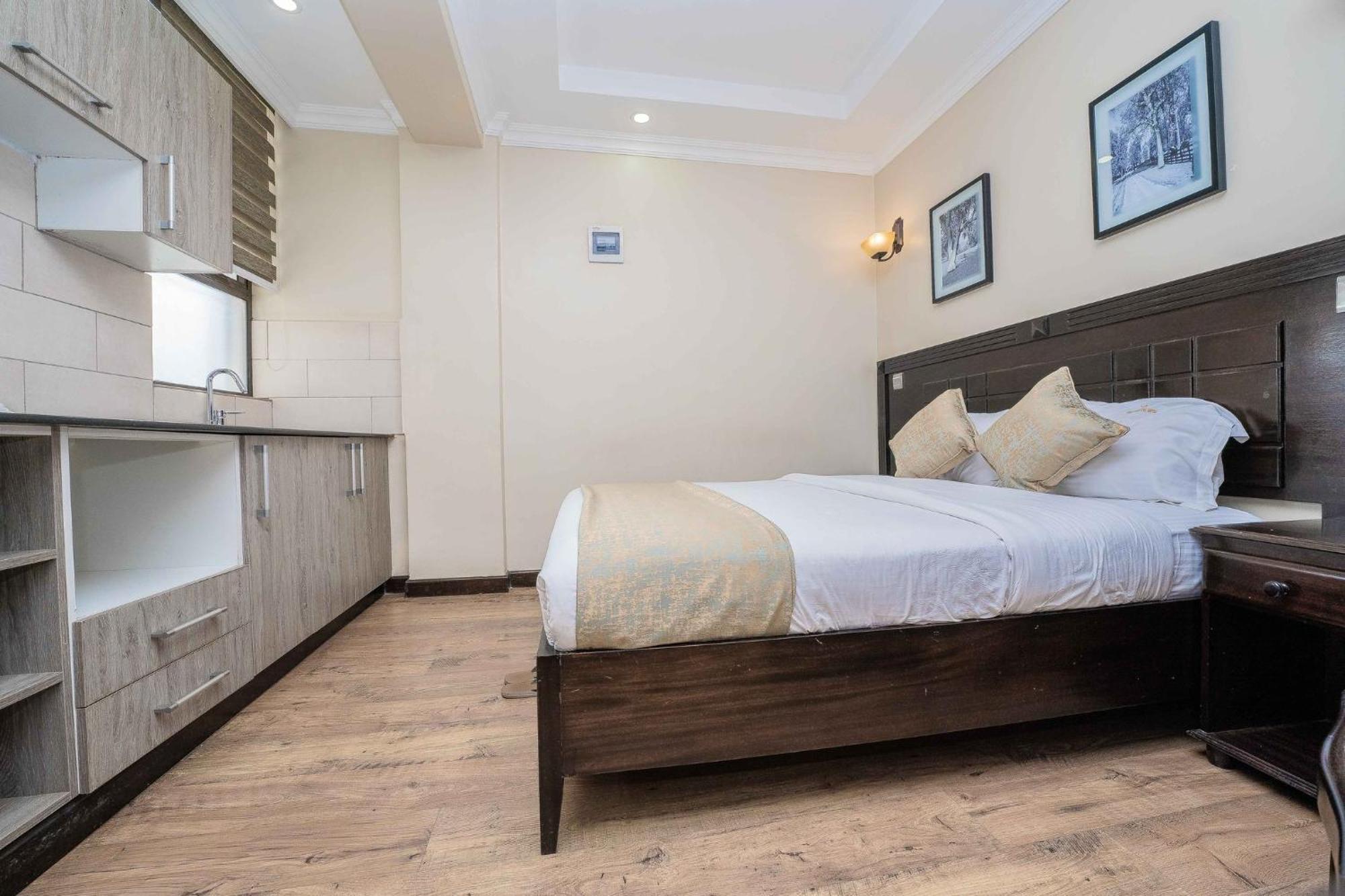 Hemak Suites Nairobi Buitenkant foto
