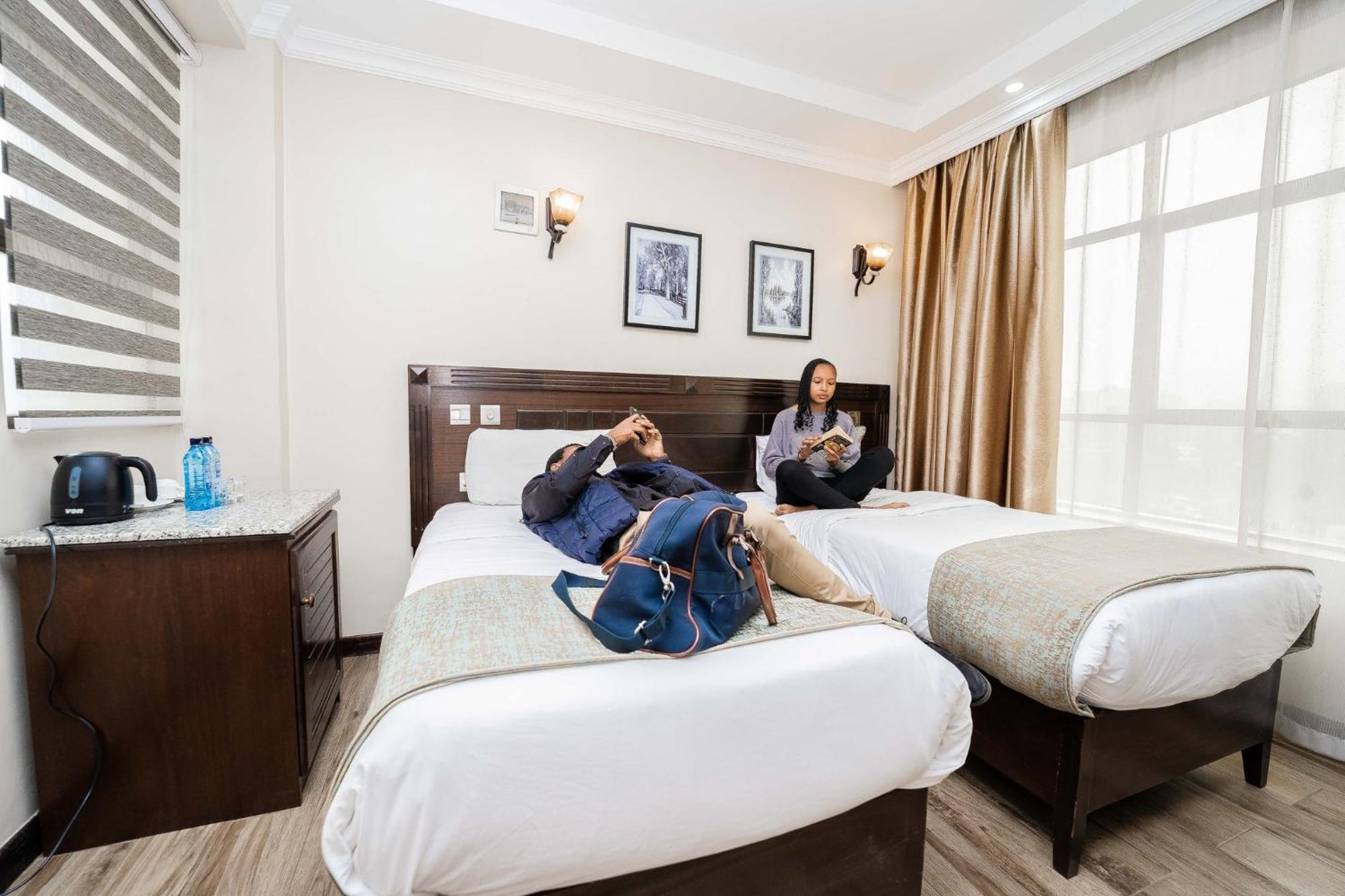 Hemak Suites Nairobi Buitenkant foto