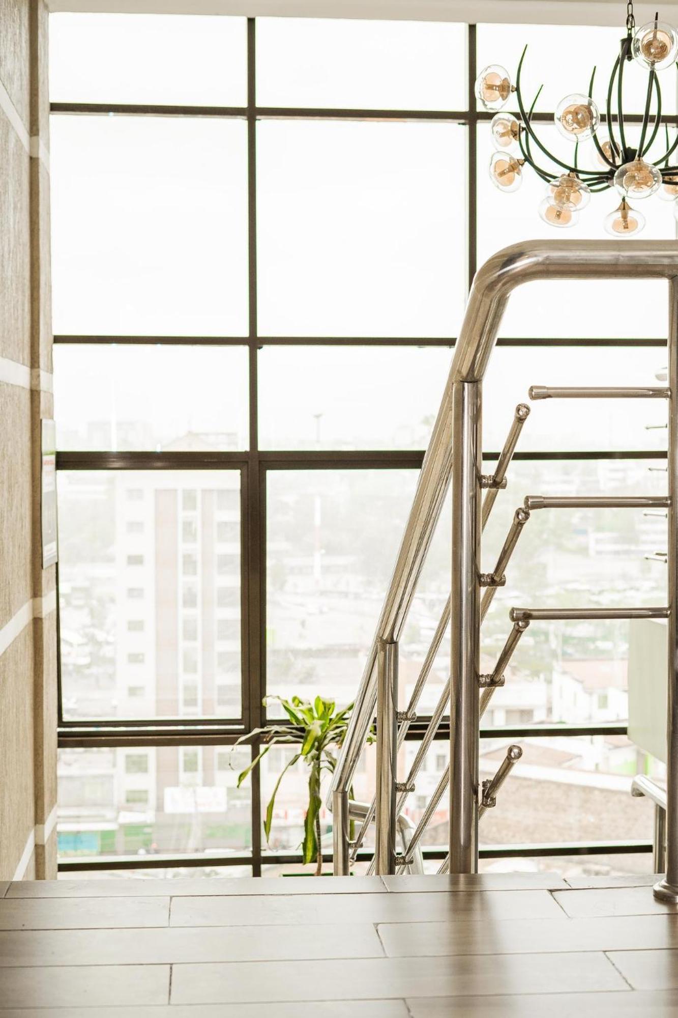 Hemak Suites Nairobi Buitenkant foto