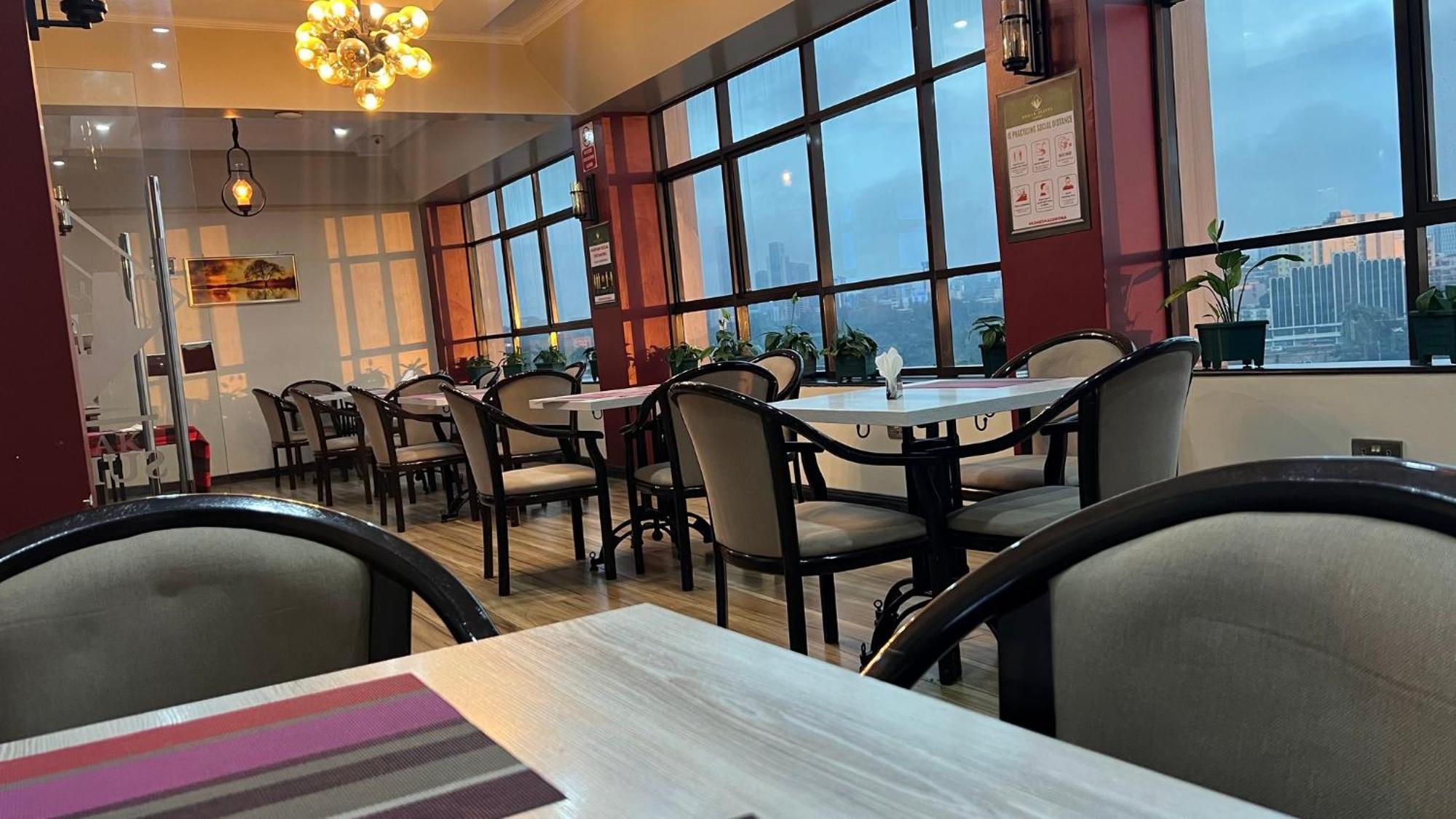Hemak Suites Nairobi Buitenkant foto