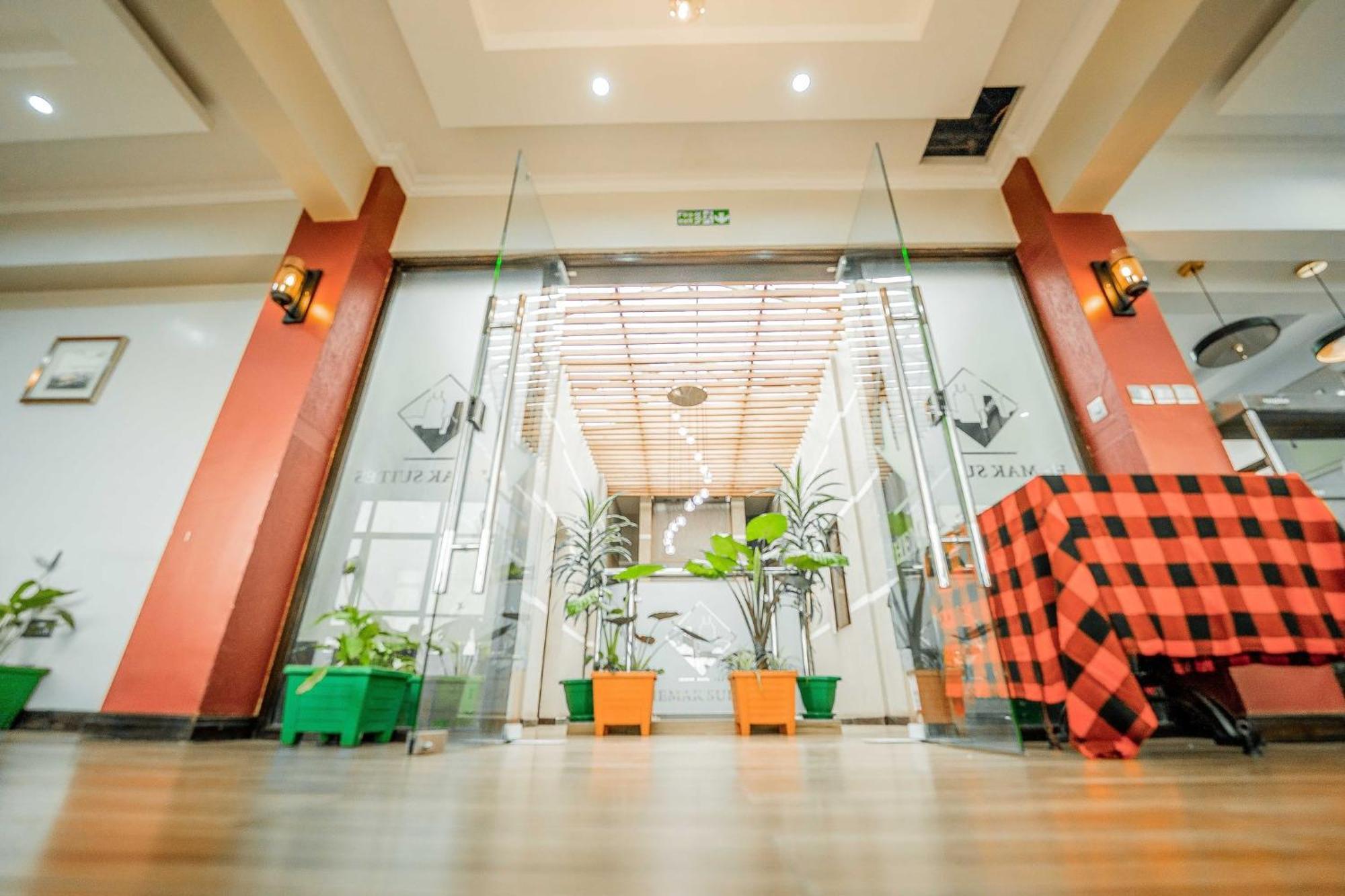 Hemak Suites Nairobi Buitenkant foto