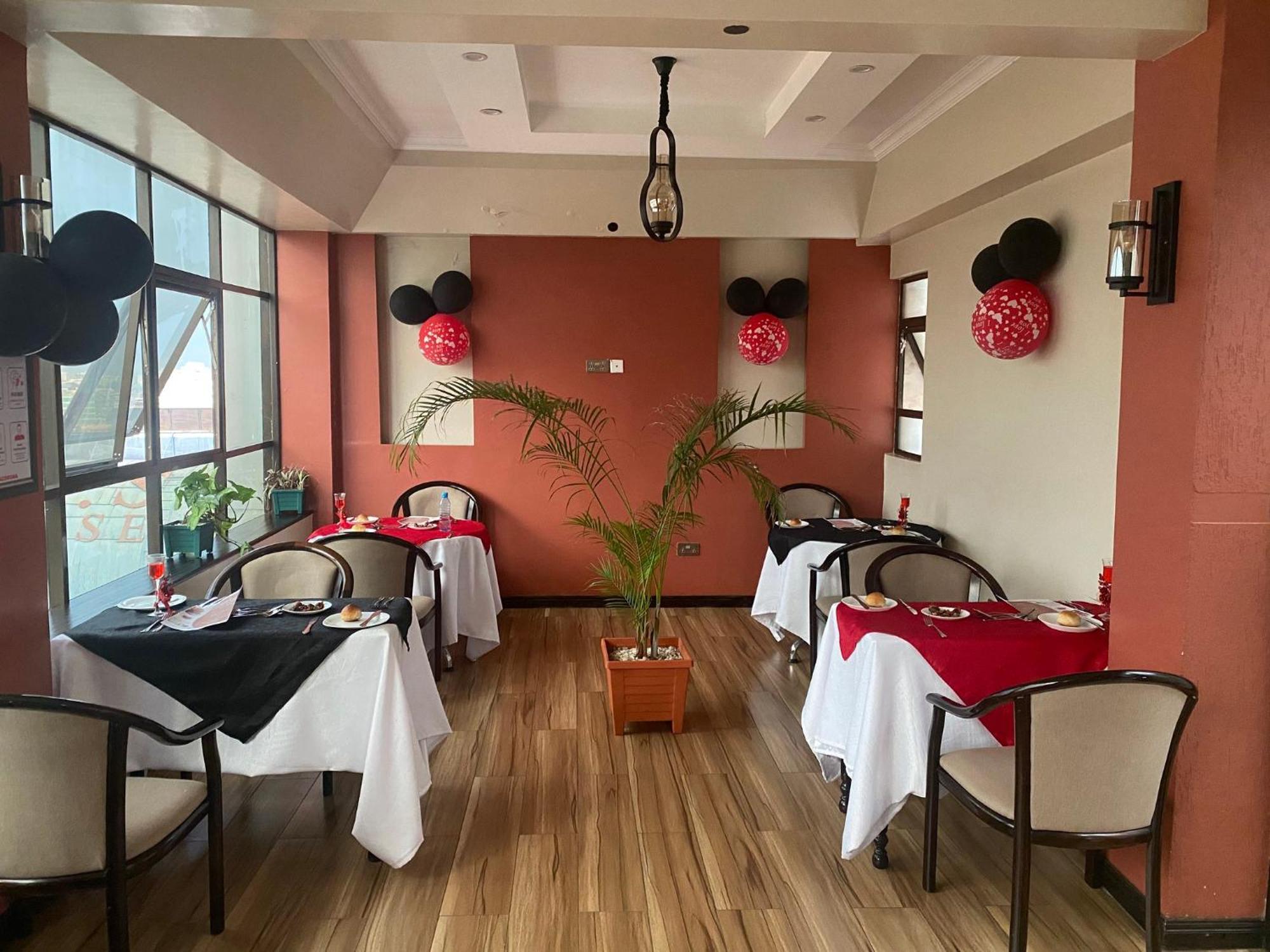 Hemak Suites Nairobi Buitenkant foto