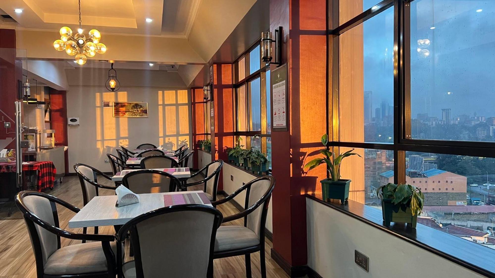 Hemak Suites Nairobi Buitenkant foto