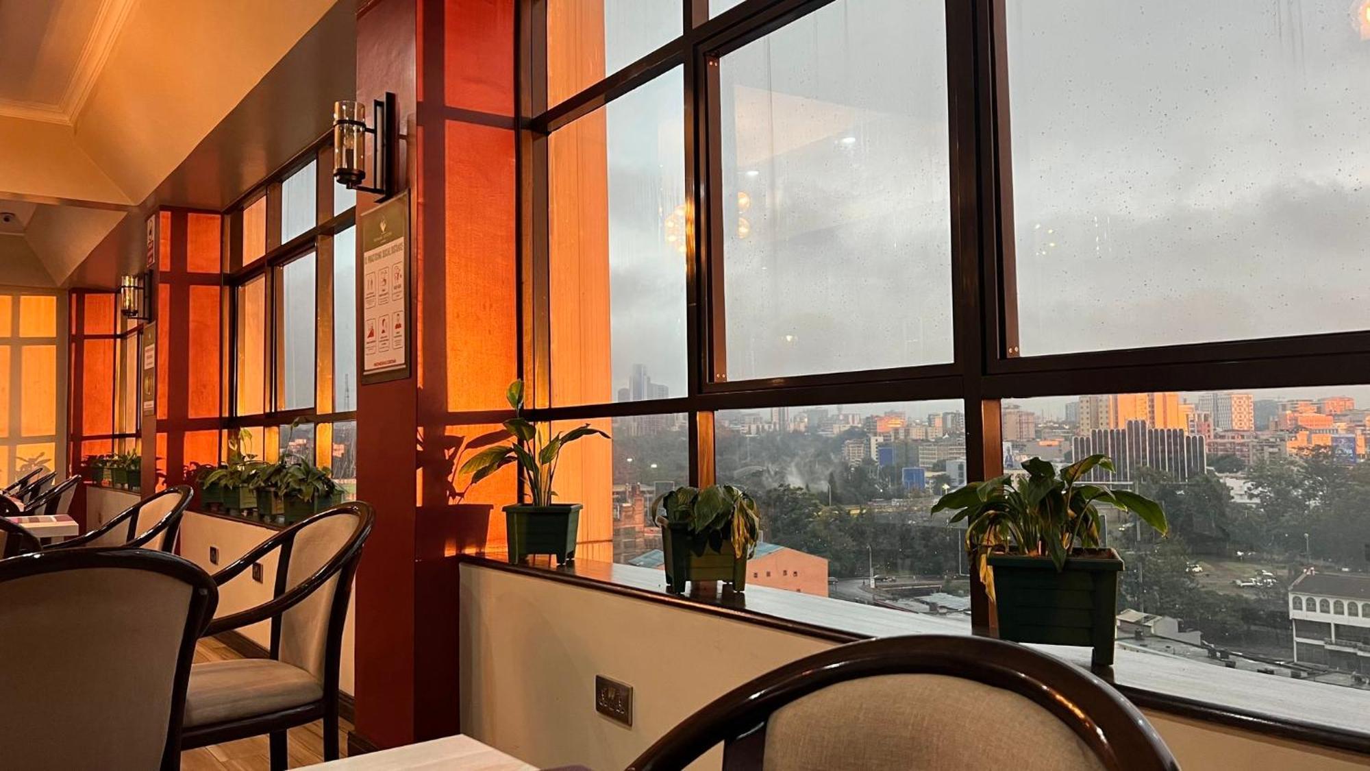 Hemak Suites Nairobi Buitenkant foto
